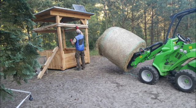 Raufenrock (Heuabdeckung) mit Hebeseilzug nach oben abspannen